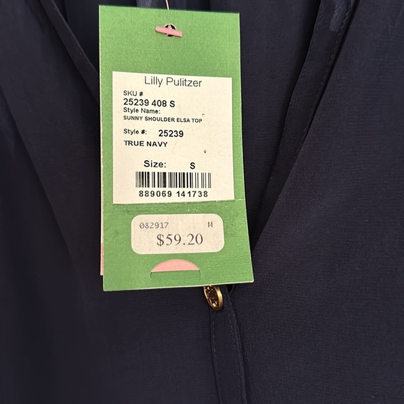 Lilly Pulitzer cold shoulder top with scarf. Brand new. Never worn 🩷 - Picture 3 of 6